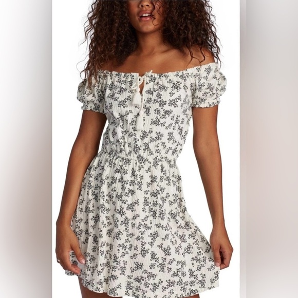 Roxy Off The Shoulder
Summer Beach Dress Black & White Floral Print Size
Medium - Picture 1 of 5